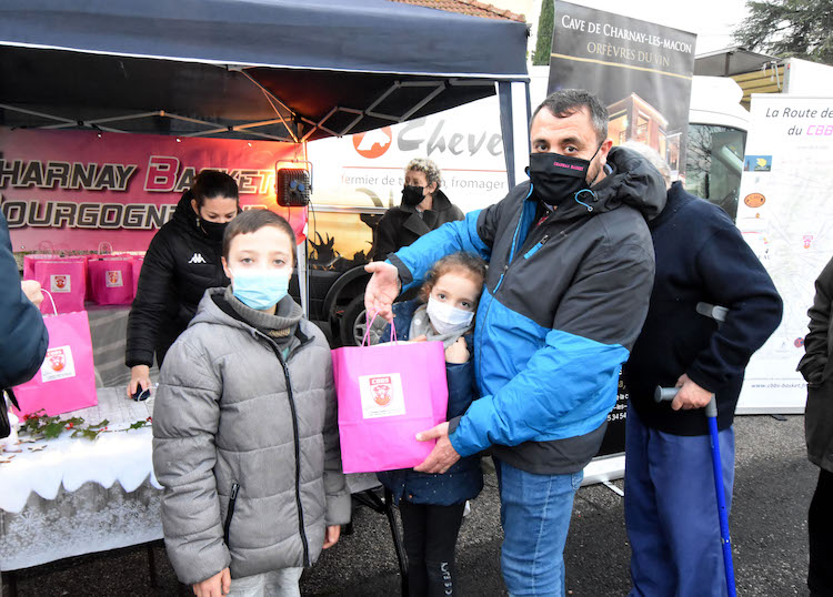 CBBS remise colis noel charnay 1.jpg