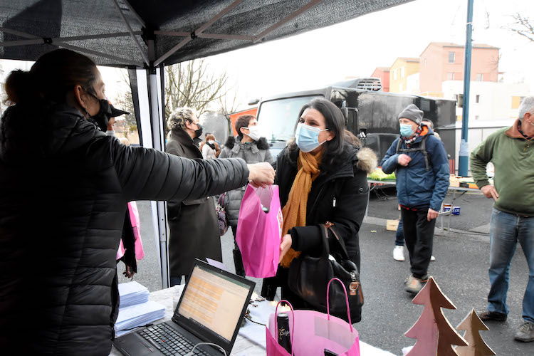 CBBS remise colis noel charnay 2.jpg