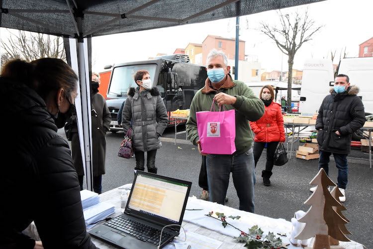 CBBS remise colis noel charnay 3.jpg