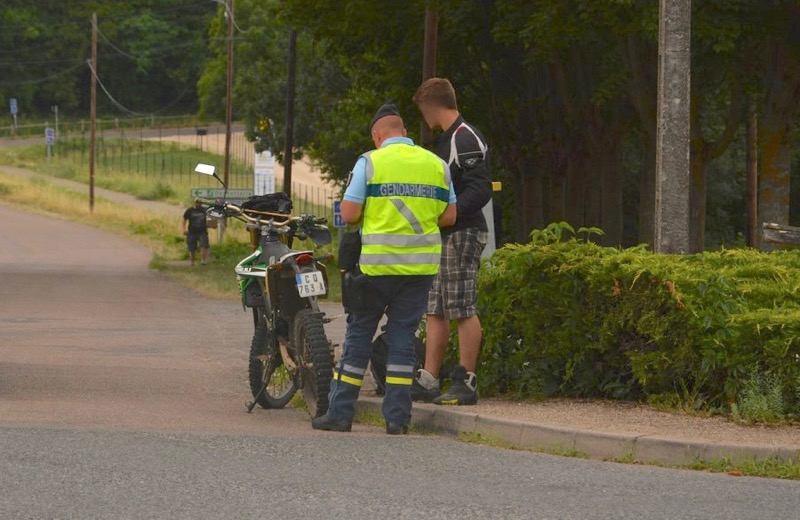 CONTROLES GENDARMES LA ROCHE VINEUSE - 1.jpg