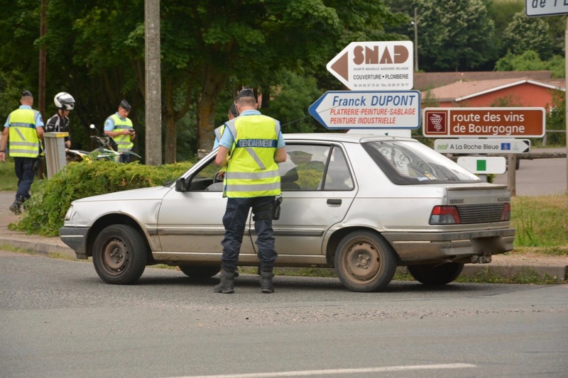 CONTROLES GENDARMES LA ROCHE VINEUSE - 3.jpg