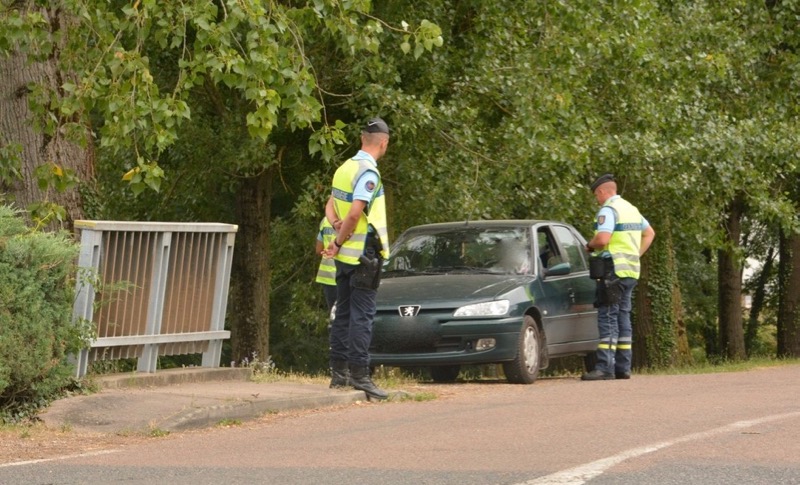 CONTROLES GENDARMES LA ROCHE VINEUSE - 4.jpg