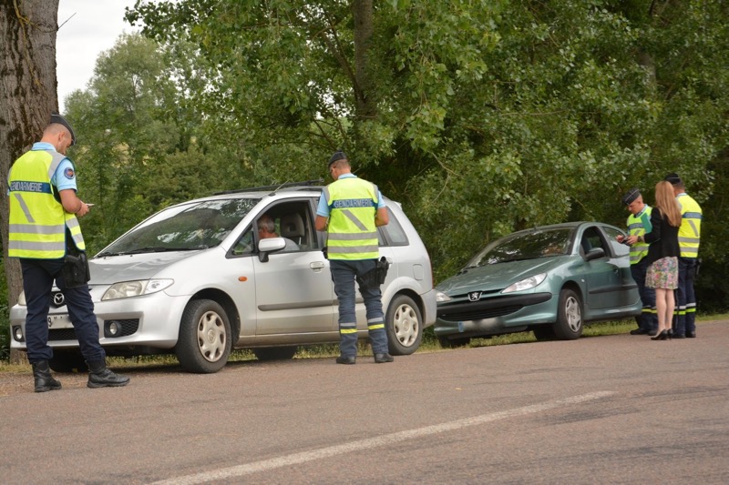 CONTROLES GENDARMES LA ROCHE VINEUSE - 6.jpg