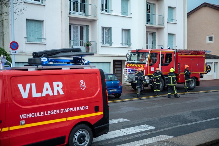 FEU LABO PASTEUR MACON - 9.jpg