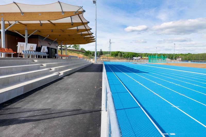 Mâcon Infos - Le Web Journal du Mâconnais - MÂCON : La ministre Laura  Flessel a visité le nouveau complexe sportif de la Grisière