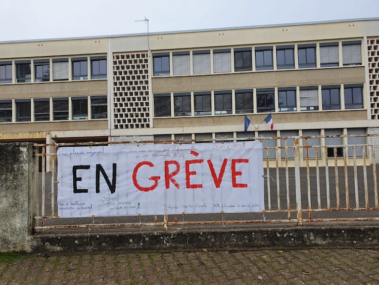 MACON ecole perrieres greve.jpg