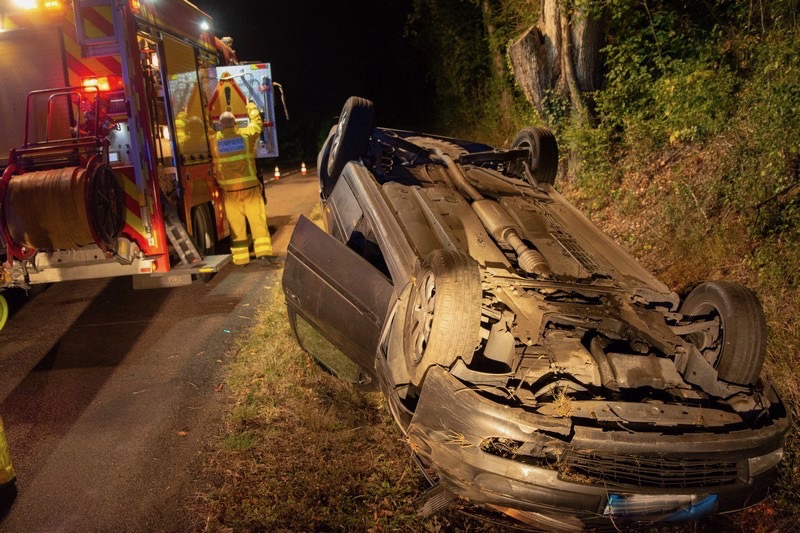 VOITURE SUR TOIT HURIGNY - 1.jpg