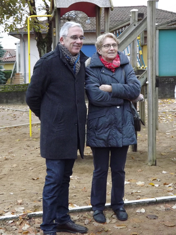de gauche à droite André DEWERDT Adjoint à la communication et au développement durable� Danièle RODRIGUEZ Adjoint aux affaires scolaires.JPG