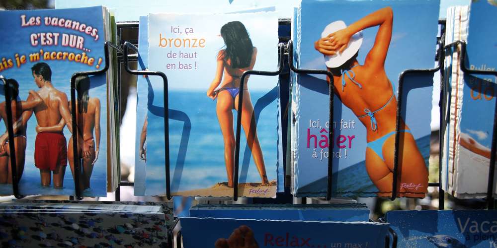 l-association-femmes-solidaires-ne-veut-plus-de-ce-genre-de-cartes-postales-sur-les-presentoirs.jpg