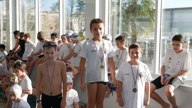 podium concours natation départementale Mâcon (3).JPG